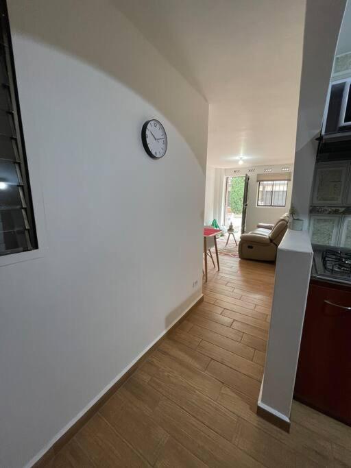 Apto Completo Moderno 1er Piso * Medellin